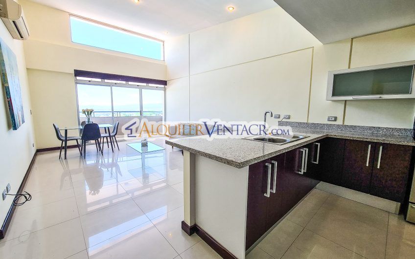 Penthouse amueblado de 2 habit. con vista en Guachipelín Escazú