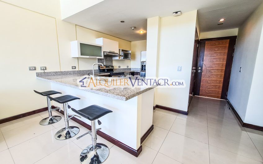 Penthouse amueblado de 2 habit. con vista en Guachipelín Escazú