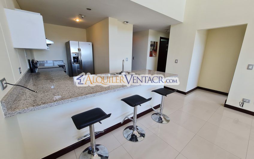 Penthouse amueblado de 2 habit. con vista en Guachipelín Escazú