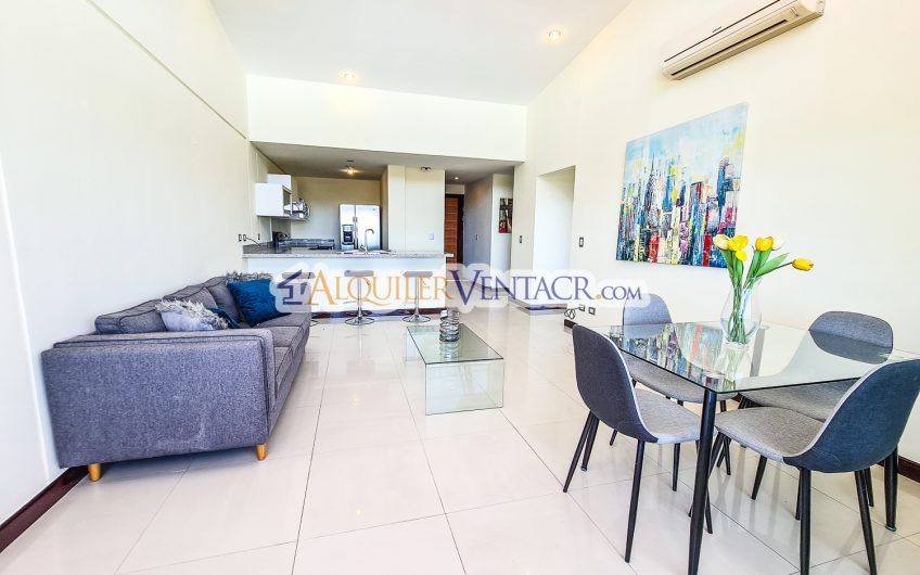 Penthouse amueblado de 2 habit. con vista en Guachipelín Escazú