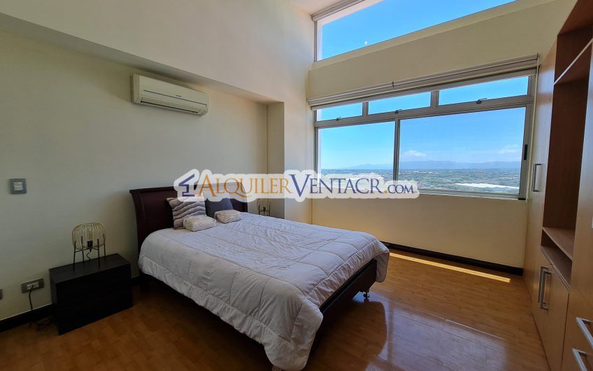 Penthouse amueblado de 2 habit. con vista en Guachipelín Escazú