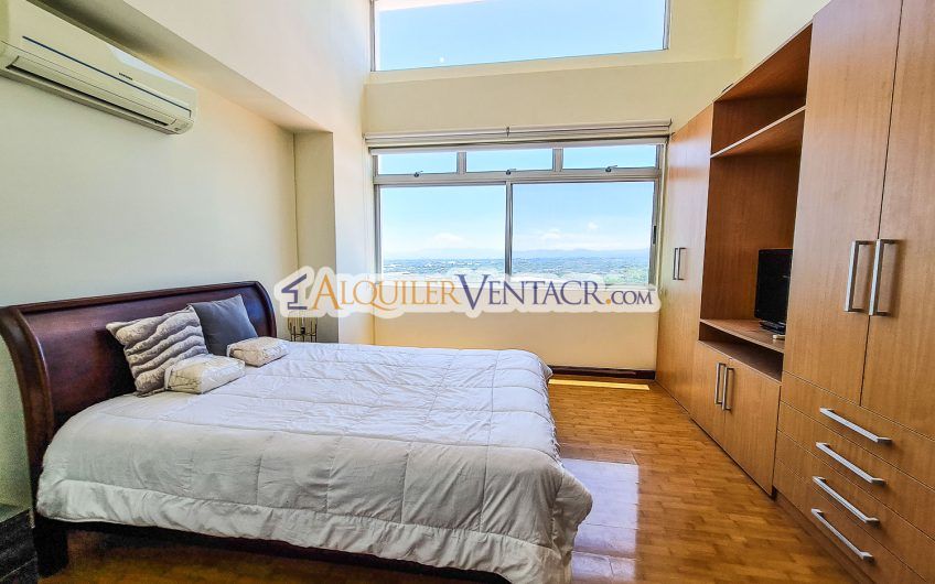 Penthouse amueblado de 2 habit. con vista en Guachipelín Escazú