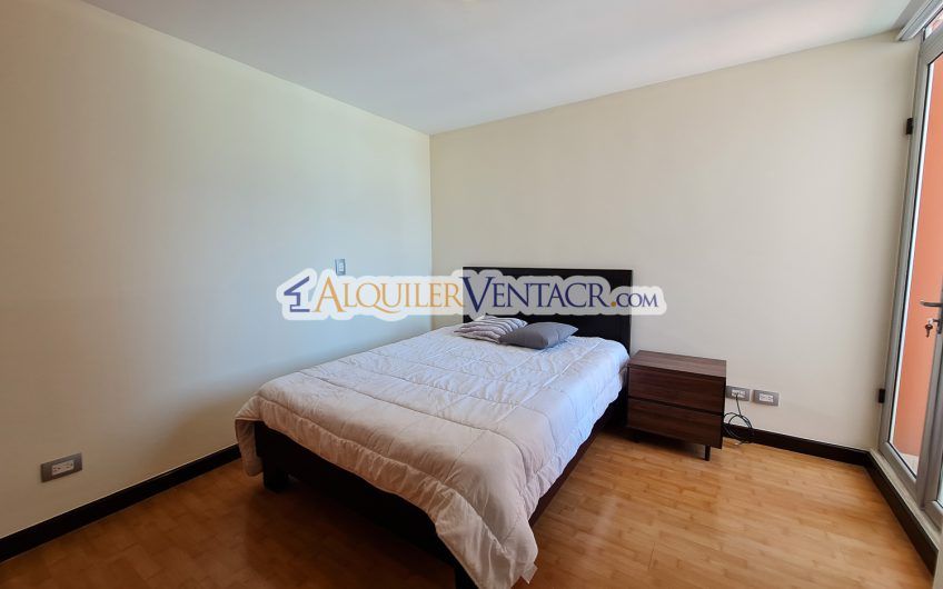 Penthouse amueblado de 2 habit. con vista en Guachipelín Escazú