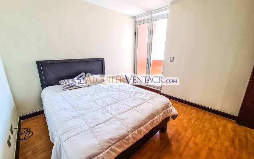 Penthouse amueblado de 2 habit. con vista en Guachipelín Escazú