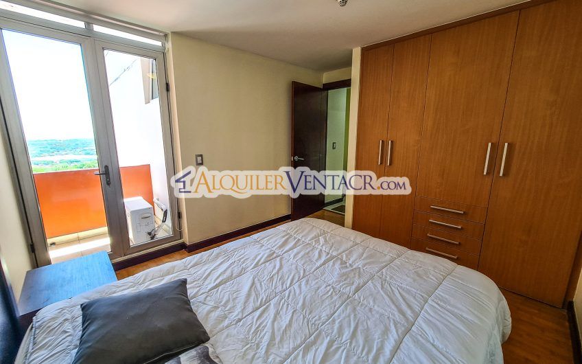 Penthouse amueblado de 2 habit. con vista en Guachipelín Escazú