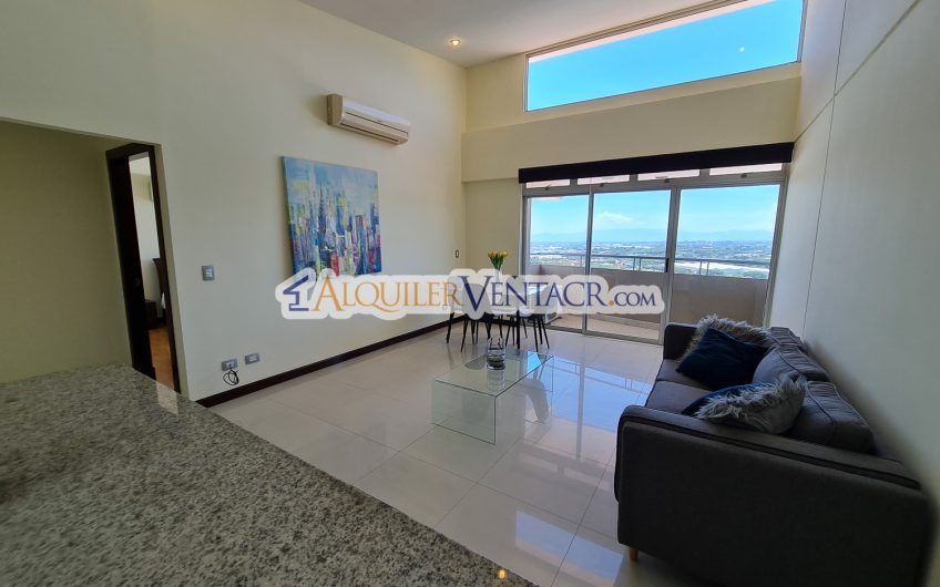 Penthouse amueblado de 2 habit. con vista en Guachipelín Escazú