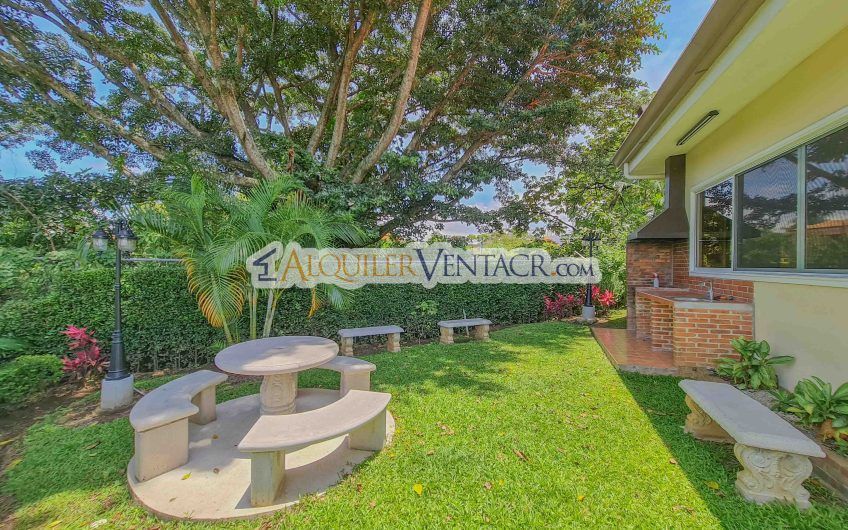 Apartamento de 2 habit. en 1er nivel con terraza en San Rafael Escazú