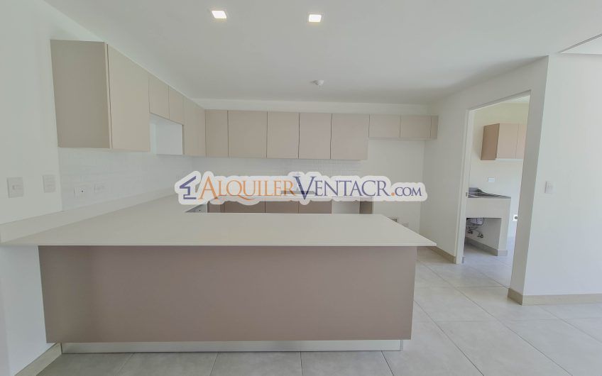 Casa con jardín en Condominio Guachipelín 3-10 Escazú