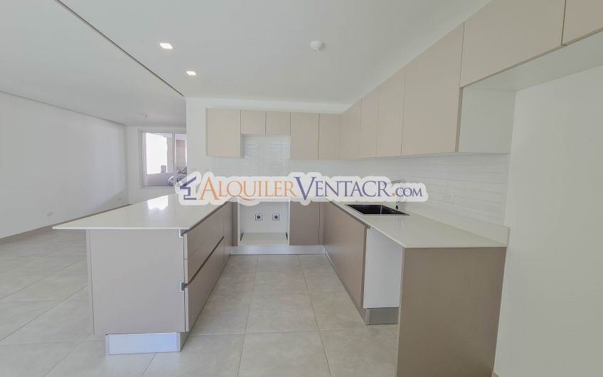 Casa con jardín en Condominio Guachipelín 3-10 Escazú