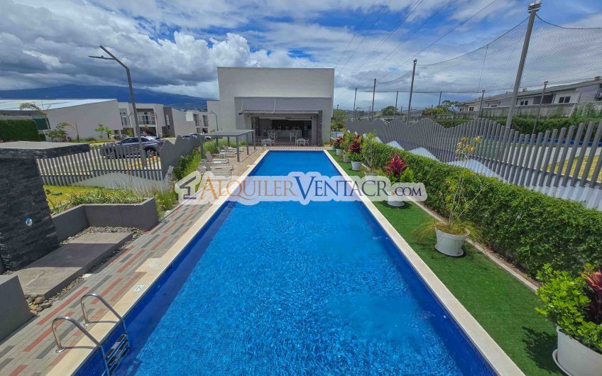 Casa con jardín en Condominio Guachipelín 3-10 Escazú