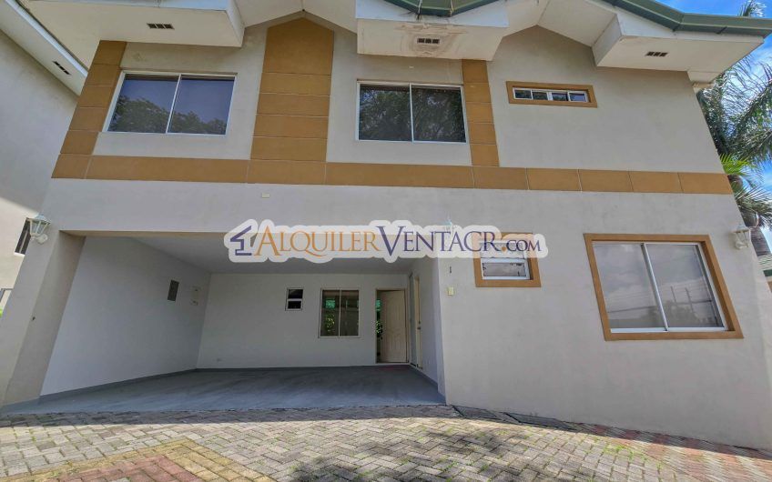 Condo de 292 m2 con 3 habit. con su propio baño en Guachipelín Escazú