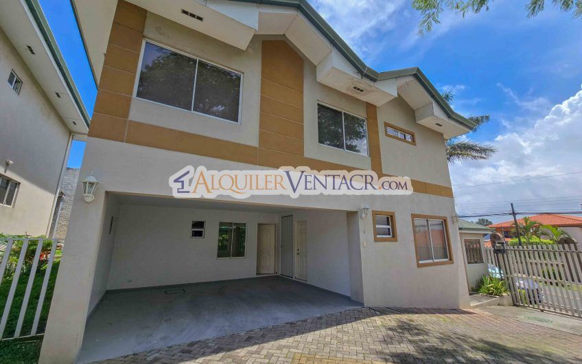 Condo de 292 m2 con 3 habit. con su propio baño en Guachipelín Escazú