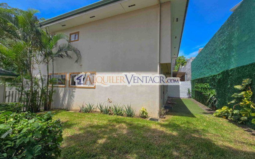 Condo de 292 m2 con 3 habit. con su propio baño en Guachipelín Escazú