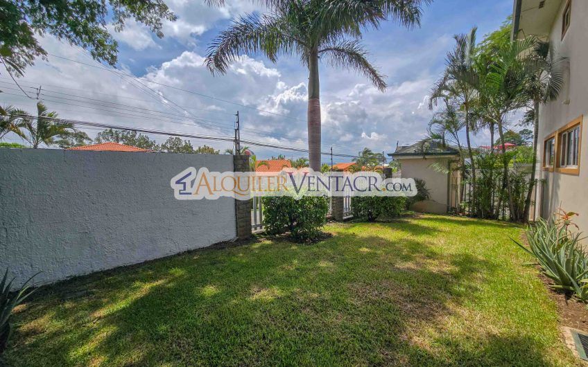 Condo de 292 m2 con 3 habit. con su propio baño en Guachipelín Escazú