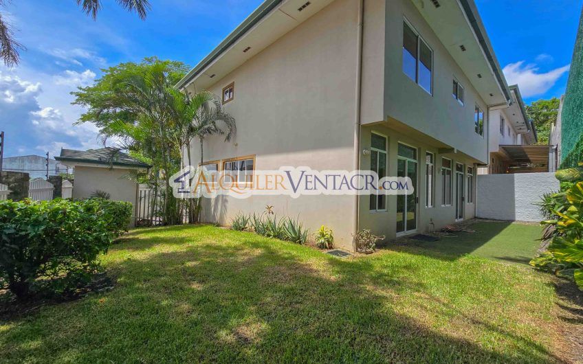 Condo de 292 m2 con 3 habit. con su propio baño en Guachipelín Escazú