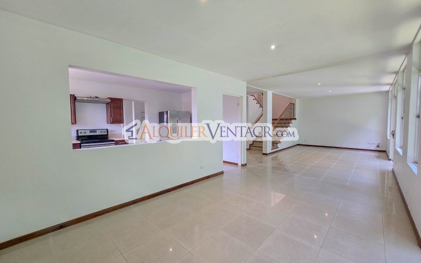 Condo de 292 m2 con 3 habit. con su propio baño en Guachipelín Escazú