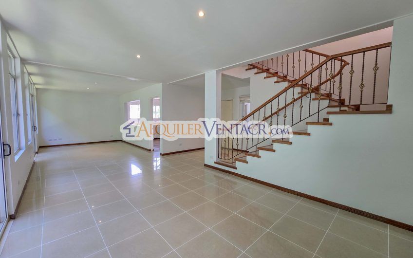 Condo de 292 m2 con 3 habit. con su propio baño en Guachipelín Escazú