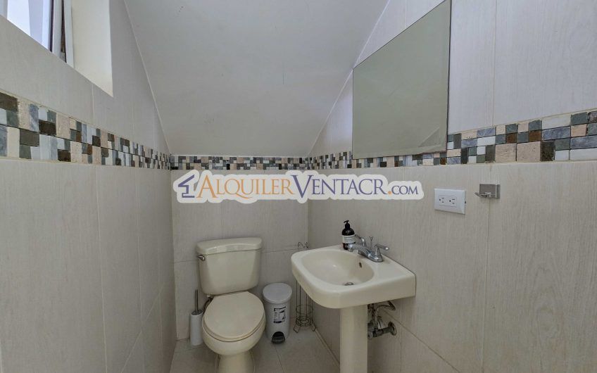 Condo de 292 m2 con 3 habit. con su propio baño en Guachipelín Escazú