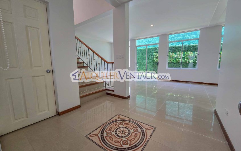 Condo de 292 m2 con 3 habit. con su propio baño en Guachipelín Escazú