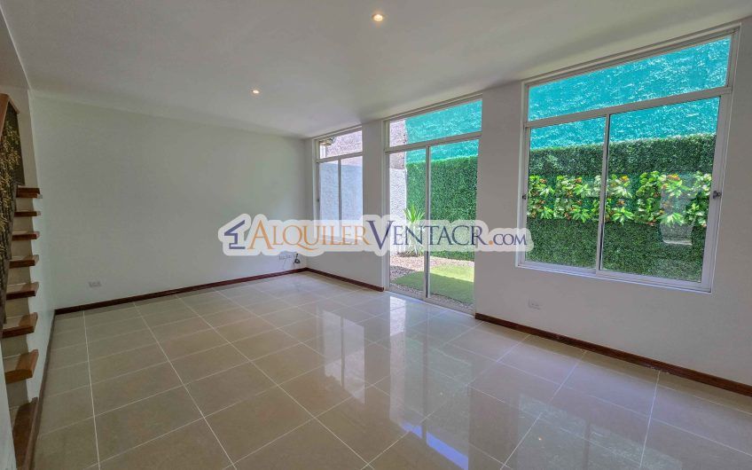 Condo de 292 m2 con 3 habit. con su propio baño en Guachipelín Escazú