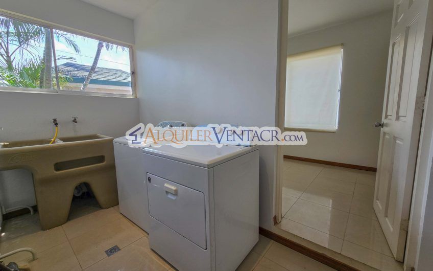 Condo de 292 m2 con 3 habit. con su propio baño en Guachipelín Escazú