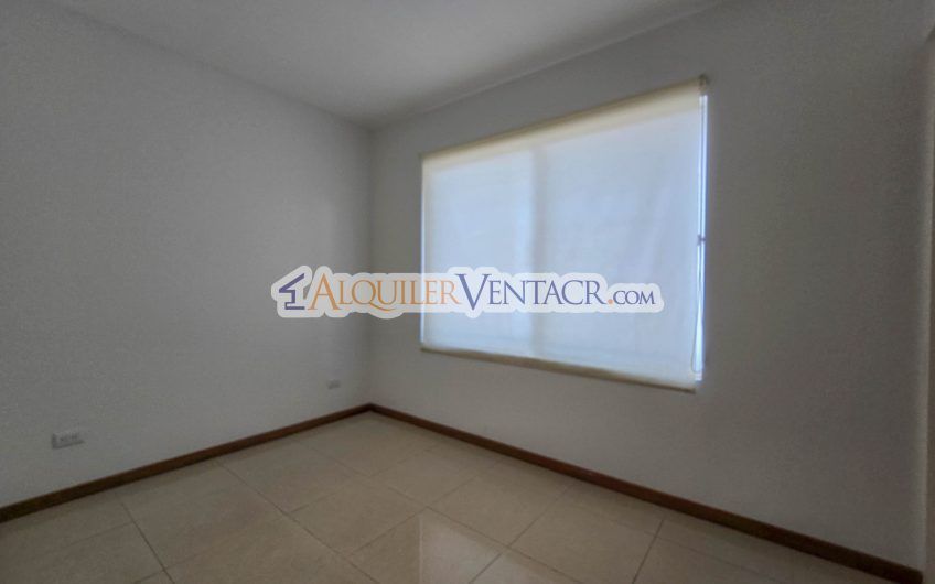 Condo de 292 m2 con 3 habit. con su propio baño en Guachipelín Escazú