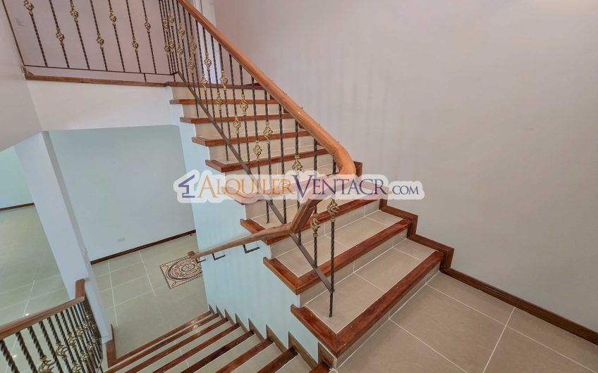 Condo de 292 m2 con 3 habit. con su propio baño en Guachipelín Escazú