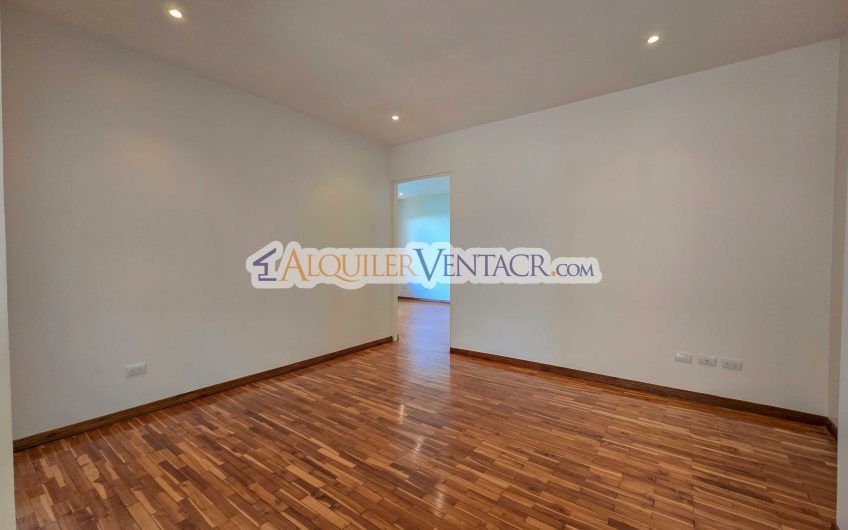 Condo de 292 m2 con 3 habit. con su propio baño en Guachipelín Escazú