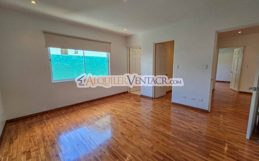 Condo de 292 m2 con 3 habit. con su propio baño en Guachipelín Escazú