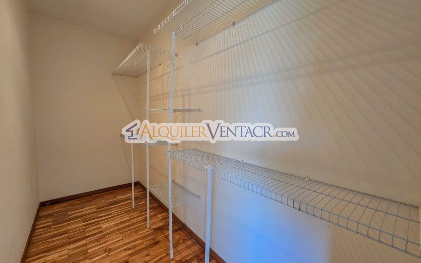 Condo de 292 m2 con 3 habit. con su propio baño en Guachipelín Escazú