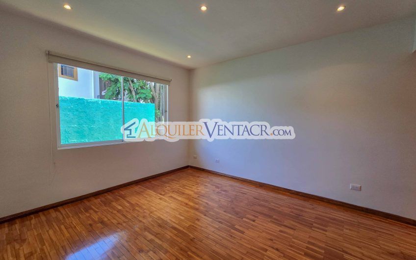 Condo de 292 m2 con 3 habit. con su propio baño en Guachipelín Escazú