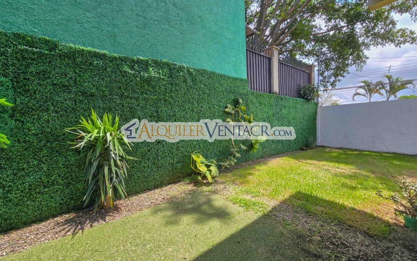 Condo de 292 m2 con 3 habit. con su propio baño en Guachipelín Escazú