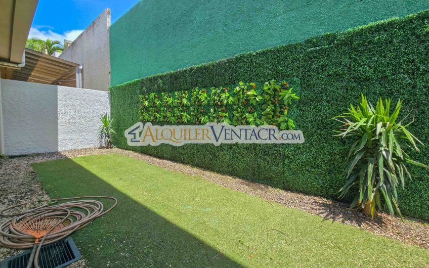 Condo de 292 m2 con 3 habit. con su propio baño en Guachipelín Escazú