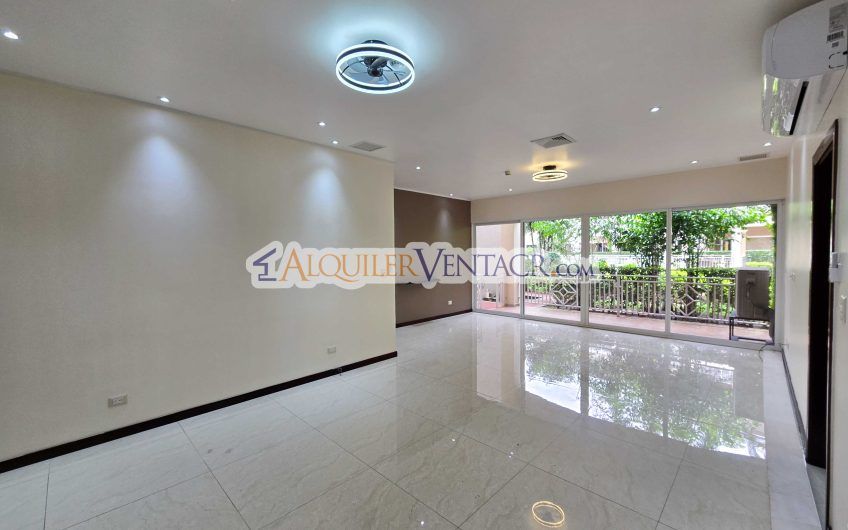 Apartamento de 2 habit. en 1er nivel con terraza en San Rafael Escazú