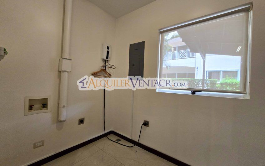 Apartamento de 2 habit. en 1er nivel con terraza en San Rafael Escazú