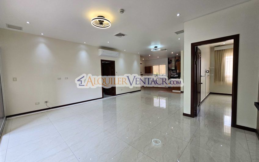 Apartamento de 2 habit. en 1er nivel con terraza en San Rafael Escazú