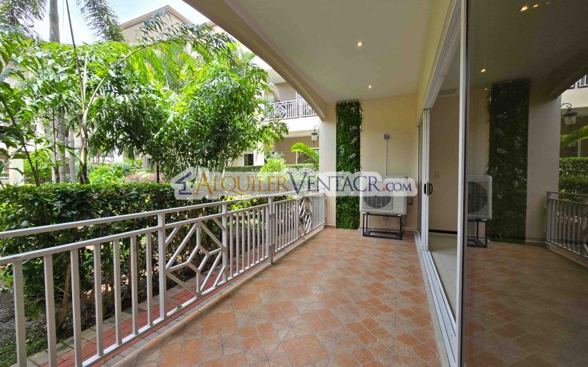 Apartamento de 2 habit. en 1er nivel con terraza en San Rafael Escazú