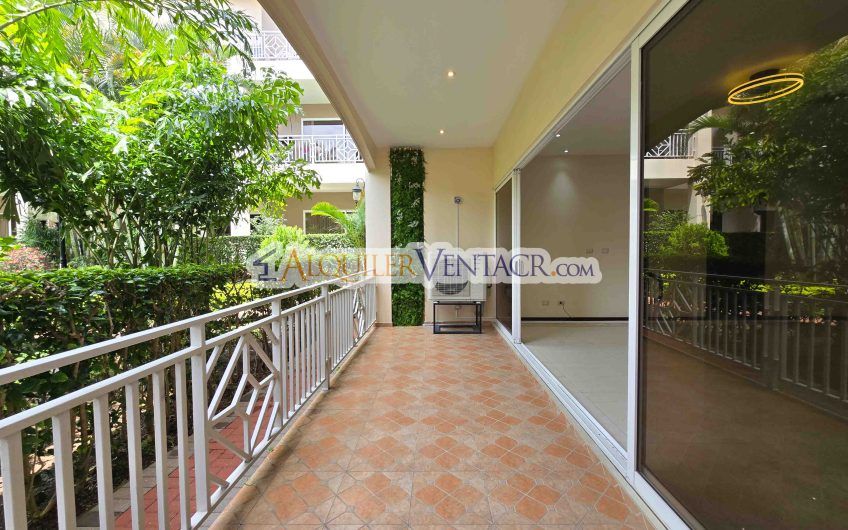 Apartamento de 2 habit. en 1er nivel con terraza en San Rafael Escazú