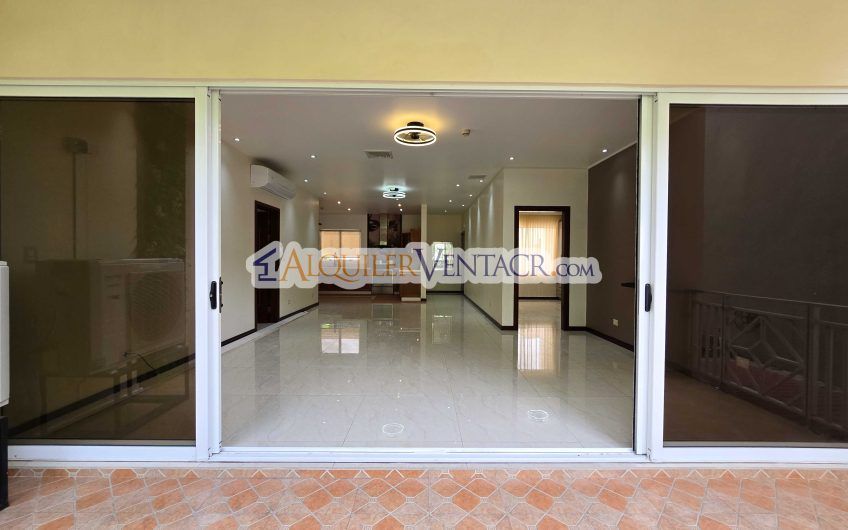 Apartamento de 2 habit. en 1er nivel con terraza en San Rafael Escazú