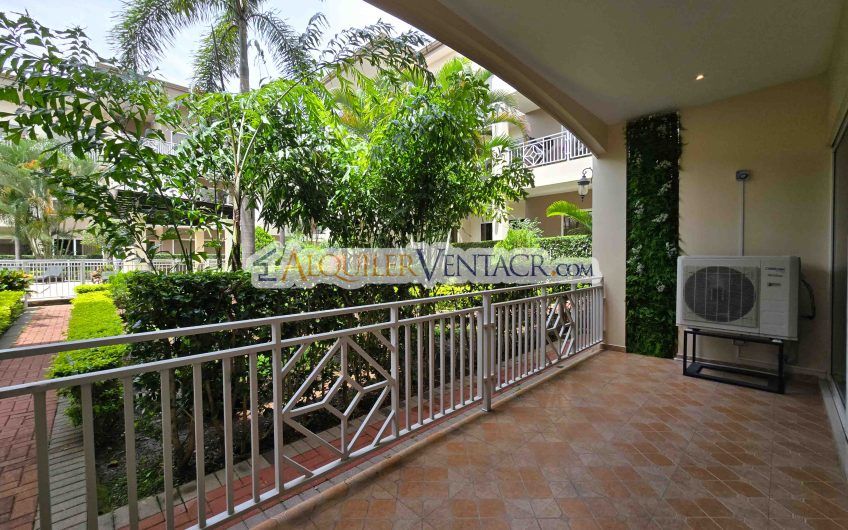 Apartamento de 2 habit. en 1er nivel con terraza en San Rafael Escazú