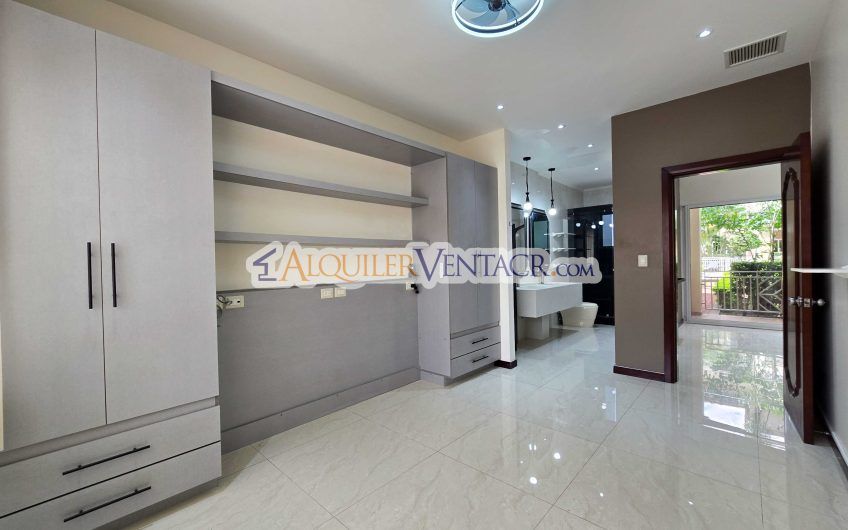 Apartamento de 2 habit. en 1er nivel con terraza en San Rafael Escazú