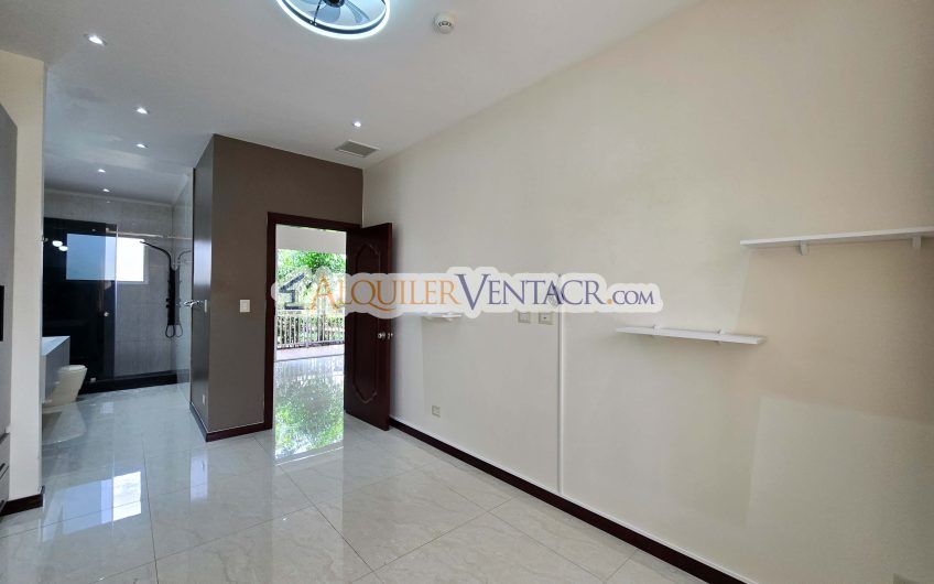 Apartamento de 2 habit. en 1er nivel con terraza en San Rafael Escazú