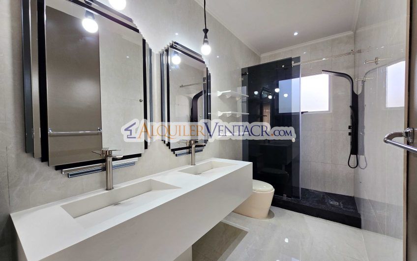 Apartamento de 2 habit. en 1er nivel con terraza en San Rafael Escazú