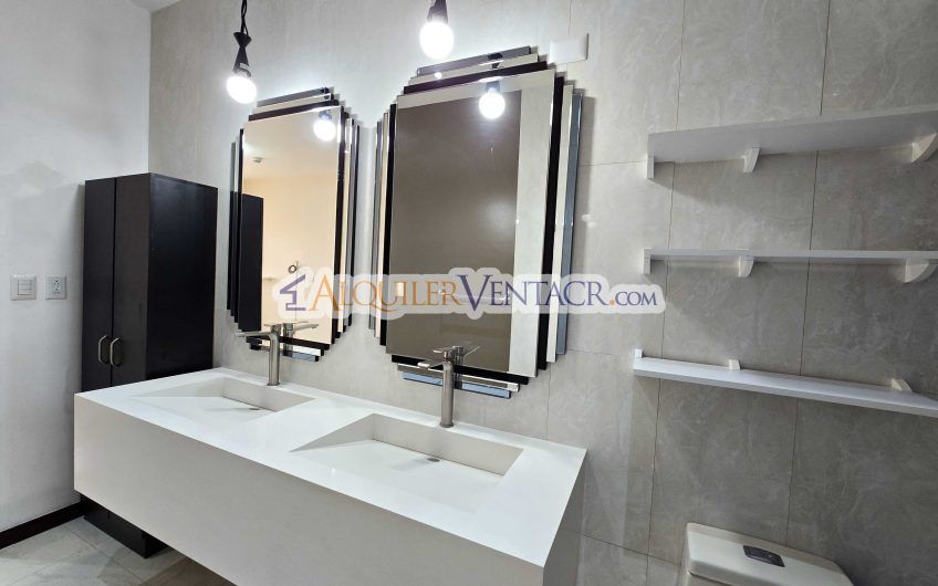 Apartamento de 2 habit. en 1er nivel con terraza en San Rafael Escazú