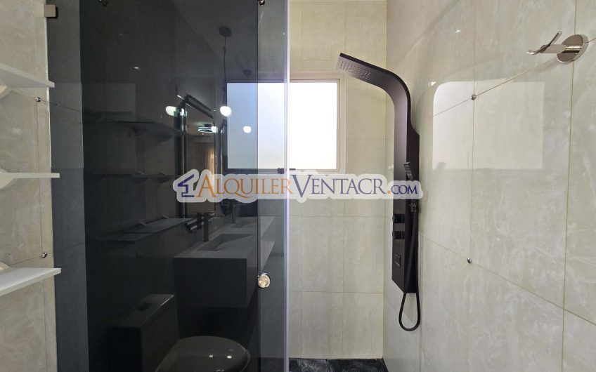 Apartamento de 2 habit. en 1er nivel con terraza en San Rafael Escazú