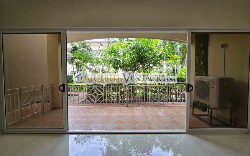 Apartamento de 2 habit. en 1er nivel con terraza en San Rafael Escazú