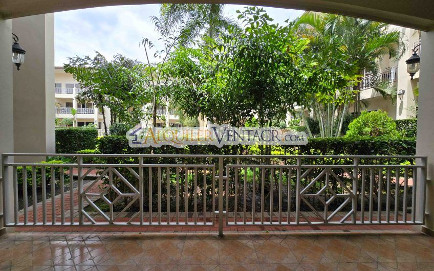 Apartamento de 2 habit. en 1er nivel con terraza en San Rafael Escazú