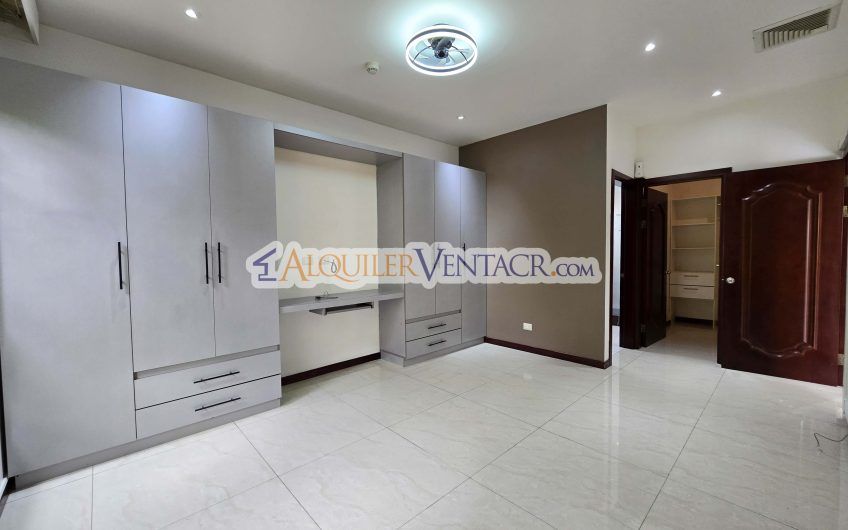 Apartamento de 2 habit. en 1er nivel con terraza en San Rafael Escazú