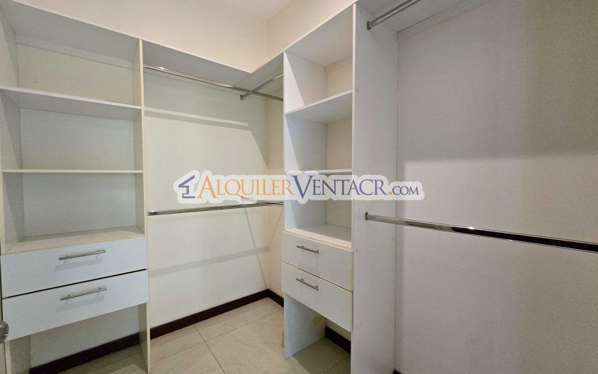 Apartamento de 2 habit. en 1er nivel con terraza en San Rafael Escazú