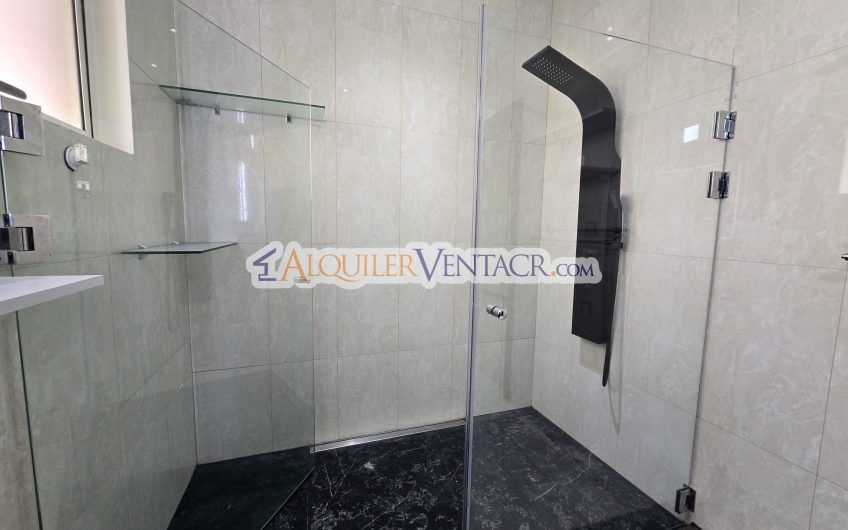Apartamento de 2 habit. en 1er nivel con terraza en San Rafael Escazú